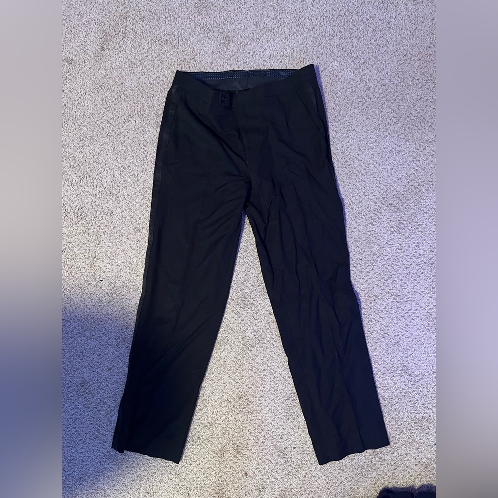Men's Black dress pants
Used great condition
Button pockets 
Front zipper works